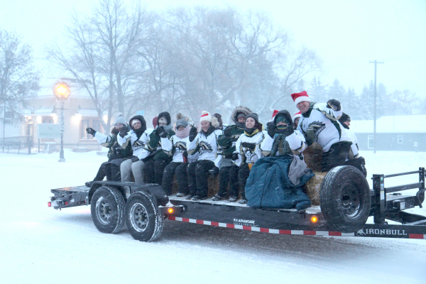 Although the buses were cancelled on Thursday afternoon, December 15 due to the storm, some brave and hardy staff from Boissevain School still made it out in the cold and bluster after class to do some caroling in town. No matter the weather, Christmas comes, and 2022 is no different. Happy holidays to all!
