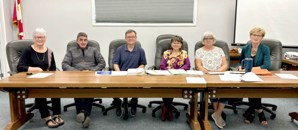 The Donor’s Choice committee (L-R): Leona Peters, Kent McKay, Barry Lamb, Donna Jean Lamb, Deb Merritt and Catherine Heide. The group disbursed almost $63,000 to 25 organizations this year from their April “yellow sheet” canvass. 