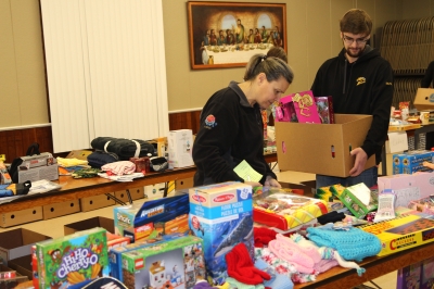 Volunteers deliver Christmas hampers and holiday cheer