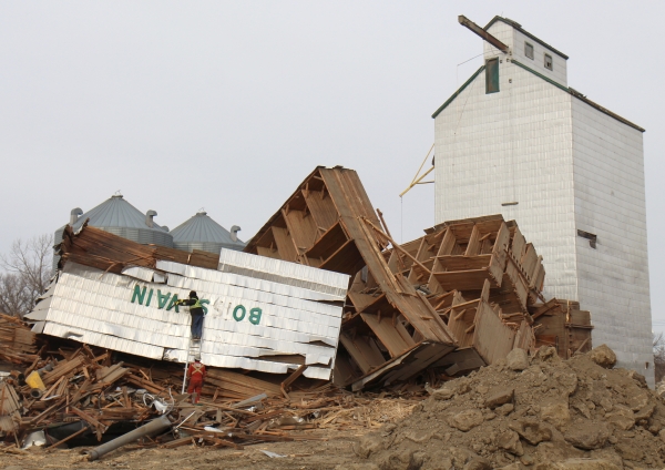 Russell Construction of Sperling, MB removes ‘Boissevain’ from the old Manitoba Pool elevator after it fell on Tuesday, March 17. The elevator was originally built in 1928 and has been part of the community since, although ownership has shifted over time. In 1998, the amalgamation of Manitoba Pool with Alberta Pool created Agricore, and in 2002 Paterson took possession. Along with this elevator coming down, Paterson will be closing its main Boissevain location further east on South Railway Street at the end of April.